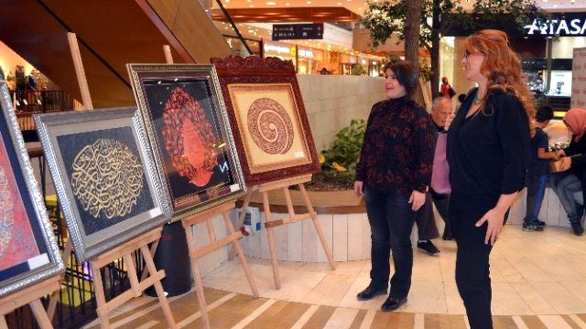 Ebru Sergisi Sanatseverlere Açıldı