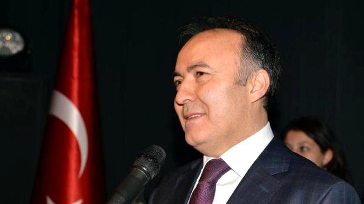 Erzurum Valisi Altıparmak Öğretmenlere Seslendi: Ahlaki Değerlerden Uzaksa, Zalimi Yetiştirmiş...