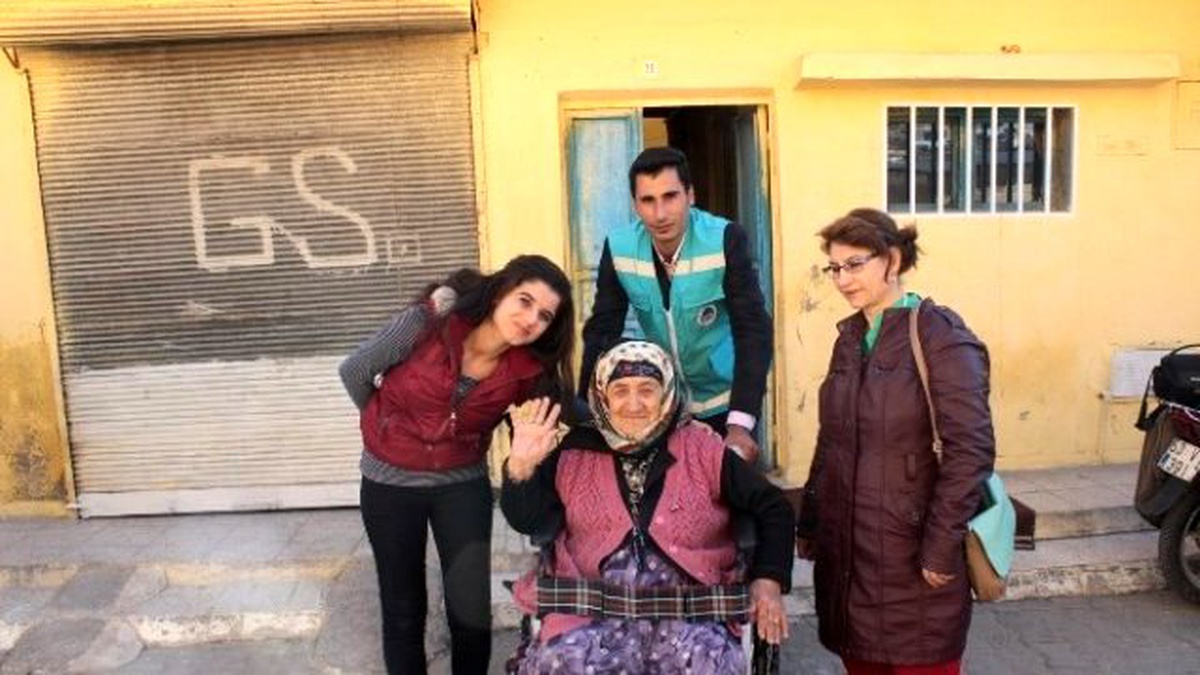 Eyyübiye Belediyesi\'nden 91 Yaşındaki Zeliha Nineye Yardım Eli