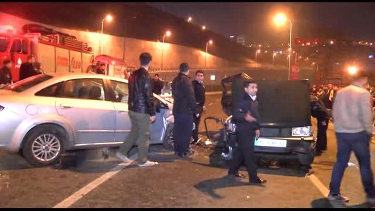 Gaziosmanpaşa\'da Trafik Kazası: 4 Yaralı