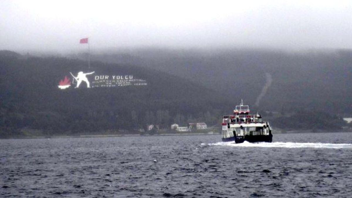 Gökçeada Feribotu Arızalandı, 140 Yolcu Denizin Ortasında Kaldı