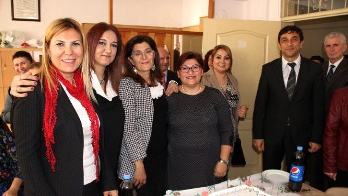 Gül Öğretmen, Doğum Gününü Öğretmenler Günü\'nde Kutladı