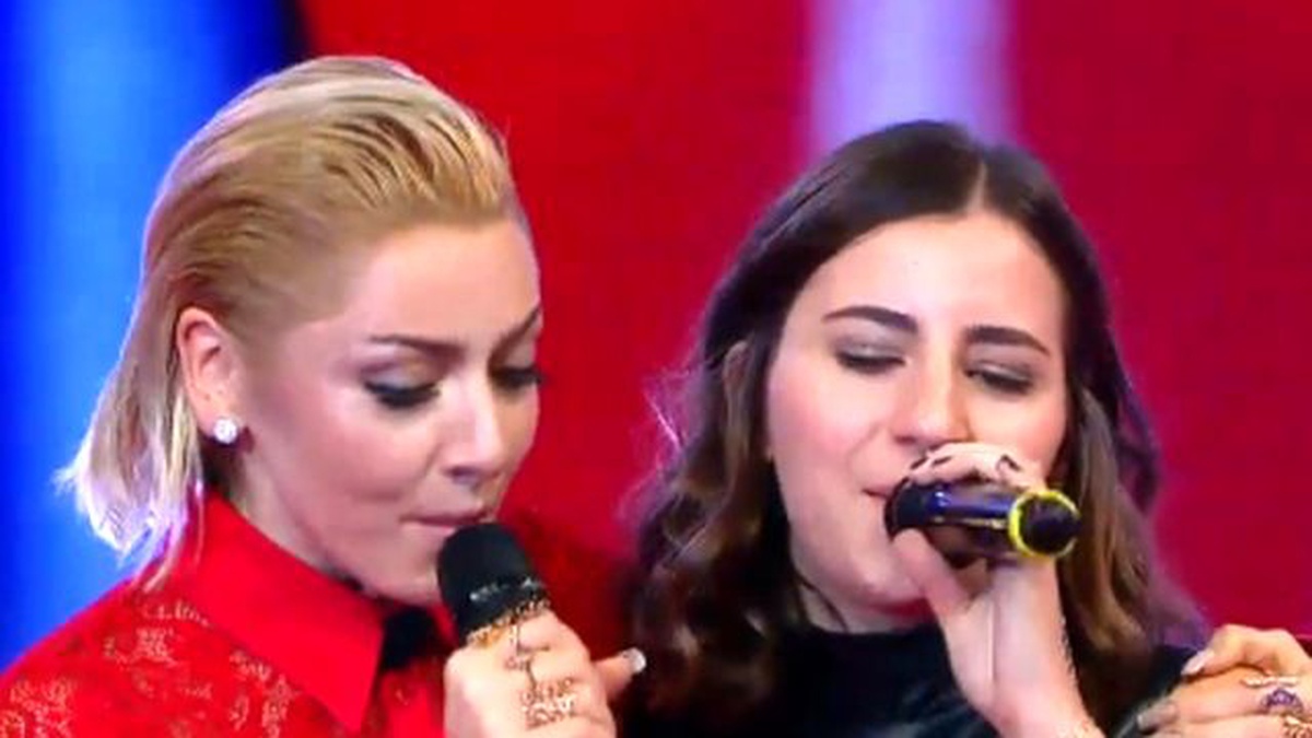 Hadise Dönmediği Yarışmacıyı Kıramadı! Birlikte Düet Yaptılar...