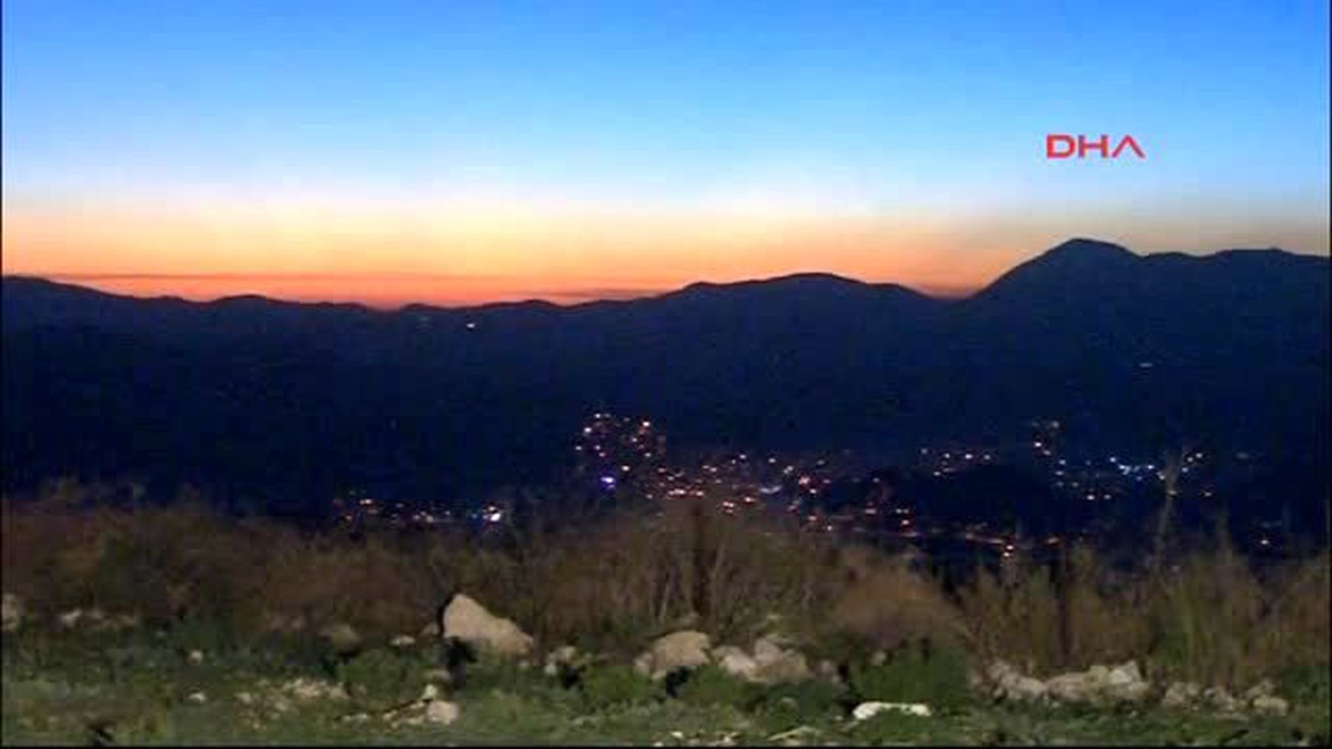 Hatay Bölgedeki Dha Ekibi, Suriye Sınırındaki Türkmen Bölgesine İki Cismin Daha Yanarak Düştüğünü...