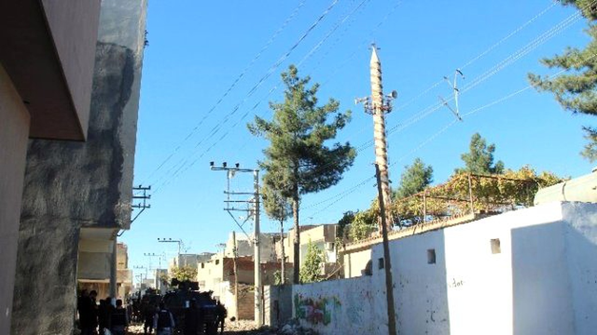 Hayatın Felç Olduğu Nusaybin\'de 100 Hendek Kapatıldı, Bombalar Bir Bir Patladı