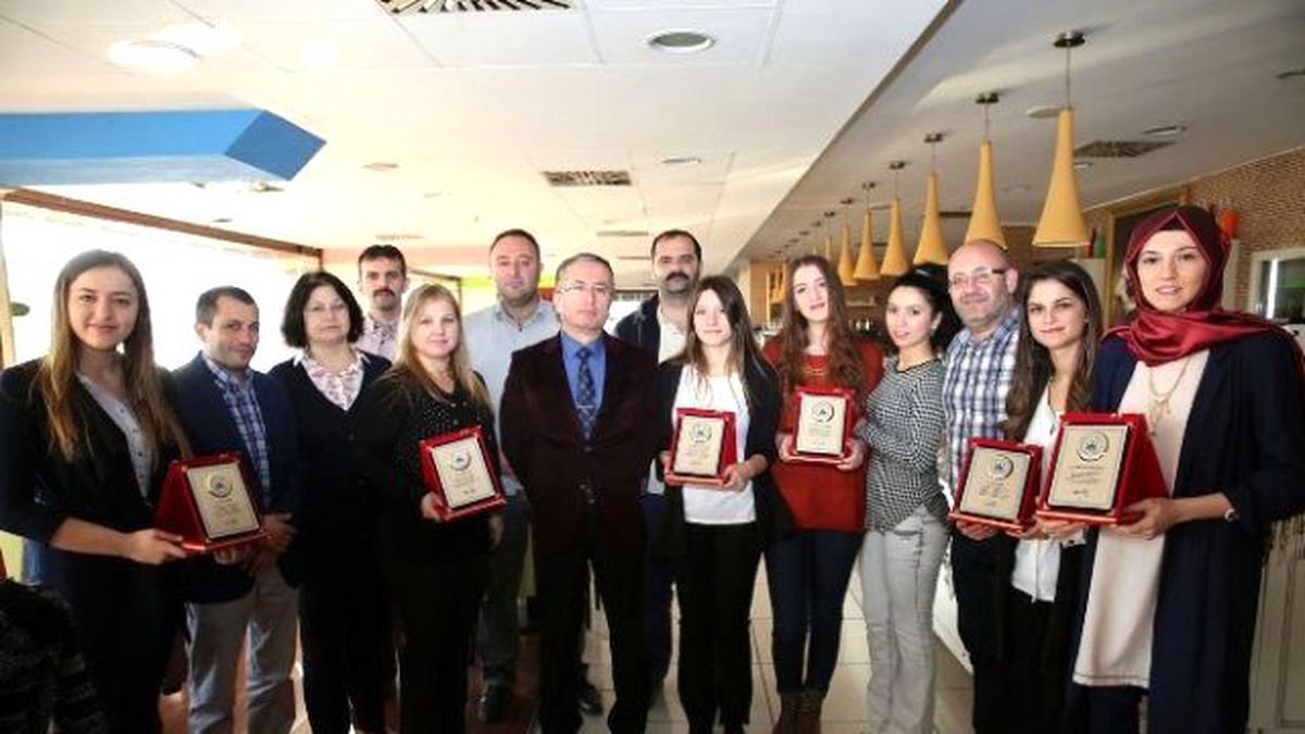 İmar Arşivi\'nde Çalışan Stajyerlere Plaket