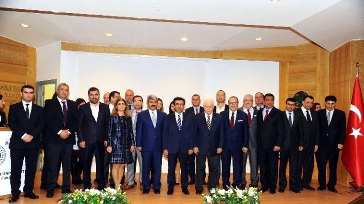 İş Adamlarından 500 Öğrenciye Burs