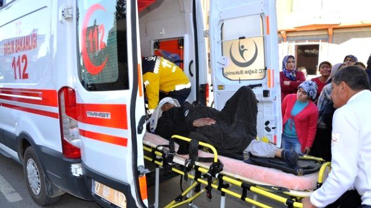İslahiye\'de Yaşlı Kadına Otomobil Çarptı