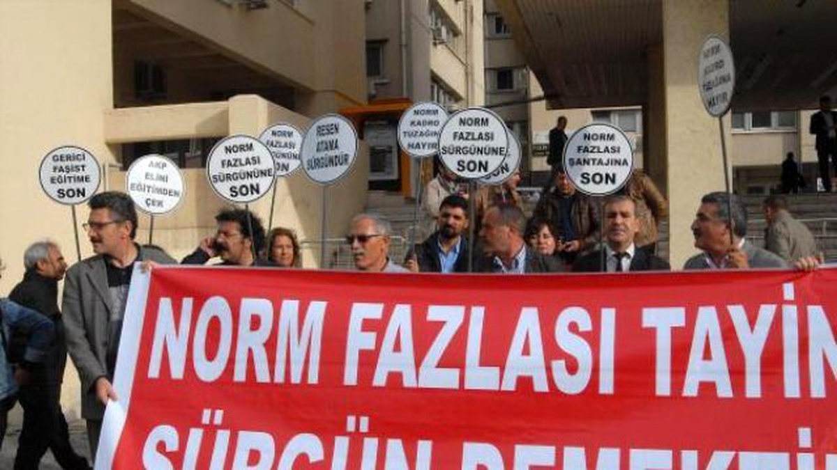 İzmir\'de Öğretmenlerden \'Pembe Tablo\' Tepkisi