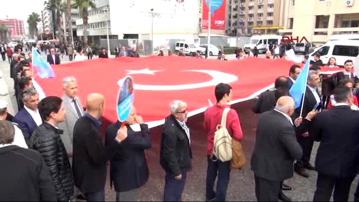 İzmir\'de Öğretmenlerden "Pembe Tablo" Tepkisi