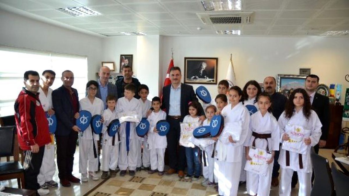 Karatecilere Malzeme Desteği