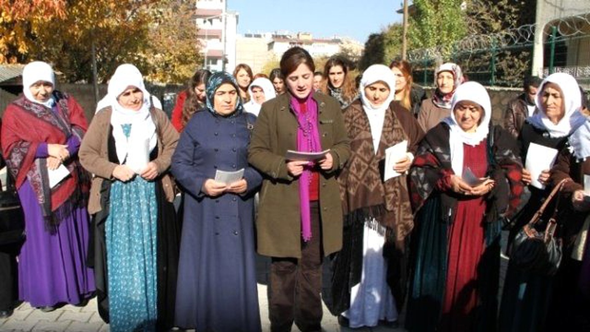 Kja\'lı Kadınlardan \'Şiddete Hayır\' Bildirisi