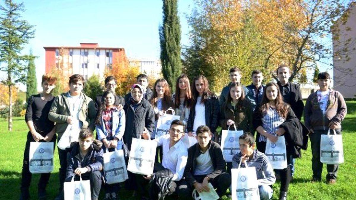 Liseliler Gelecekteki Okullarını Gezdi
