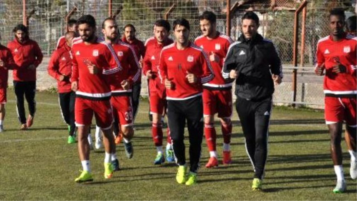 Medicana Sivasspor-Okan Buruk: "Beşiktaş\'ın Hakeme İhtiyacı Yok"