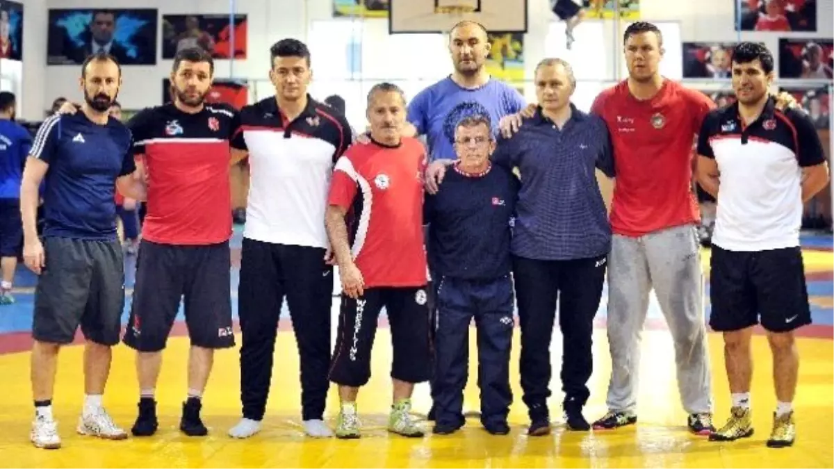 Milli Güreşçiler, Rio Olimpiyatları'na Hazırlanıyor