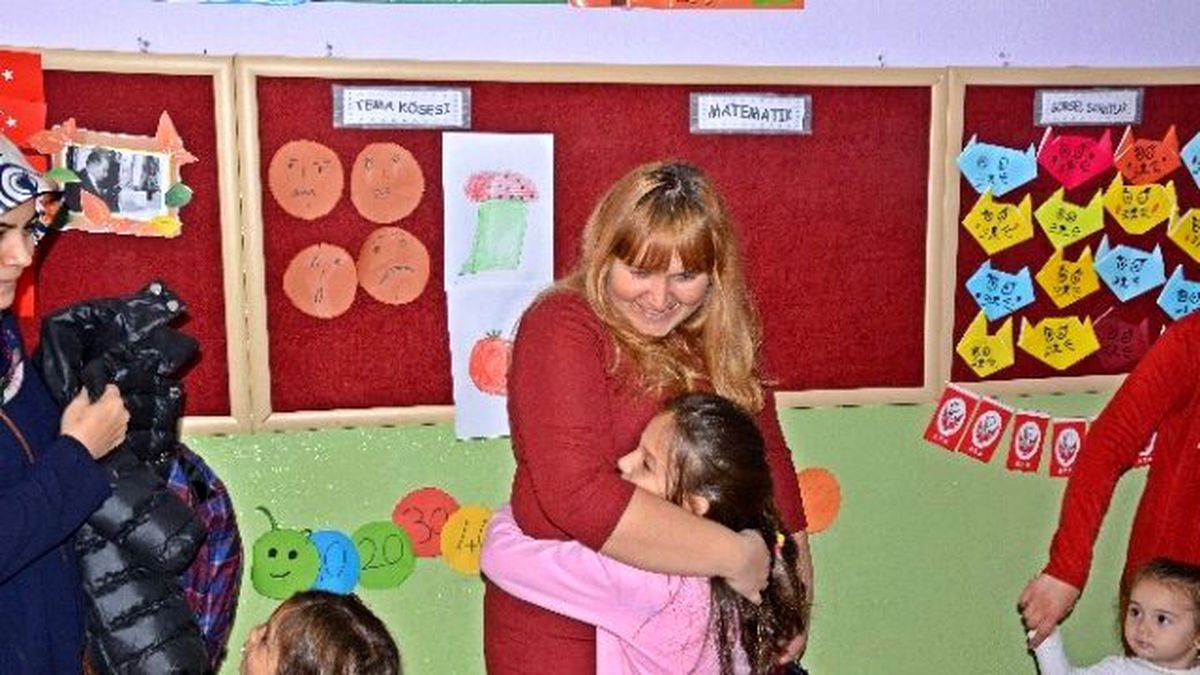 Minik Öğrenciler Öğretmenlerini Unutmadılar