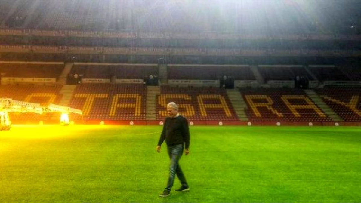 Mustafa Denizli, Türk Telekom Arena\'yı Gezdi