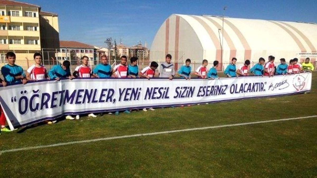 Nevşehir\'de Hafta Sonu Oynanan Maçlarda Öğretmenler Günü Pankartları Açıldı