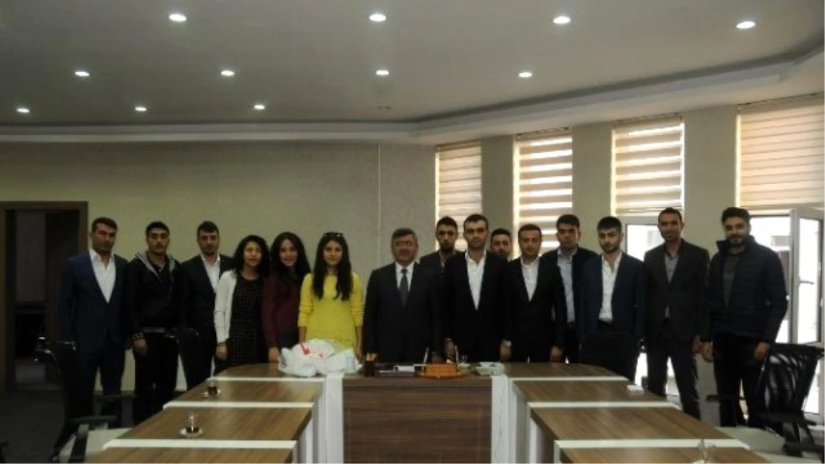 Niğde Gençlik Derneği\'nden Başkan Akdoğan\'a Teşekkür Ziyareti