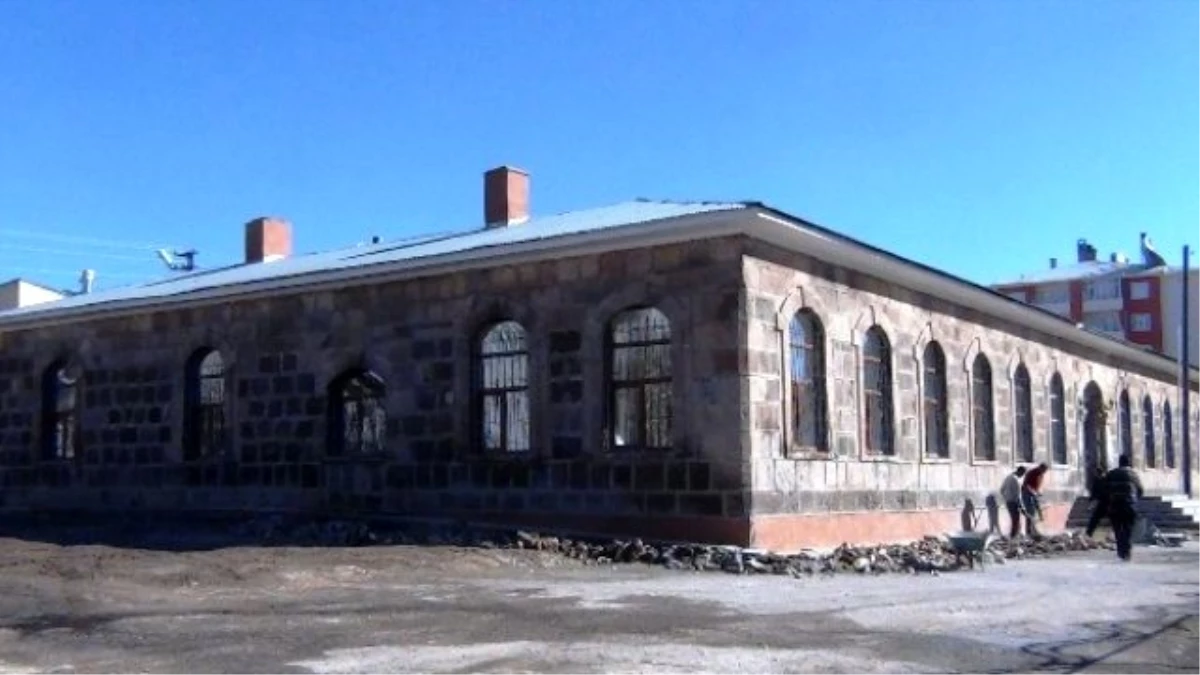 1925 Yılında Erciş\'te Yaptırılan Okul Binası Yeniden Eğitime Kazandırıldı