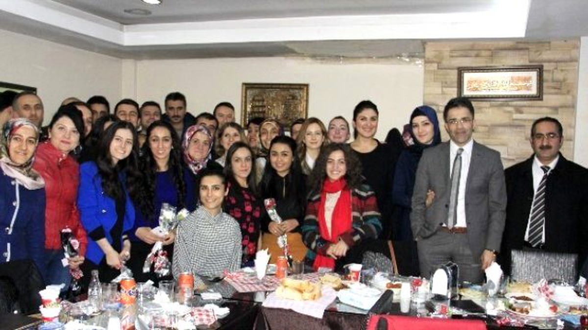 Hakkari\'de Görev Yapan Öğretmenleri Ağlatan Sürpriz