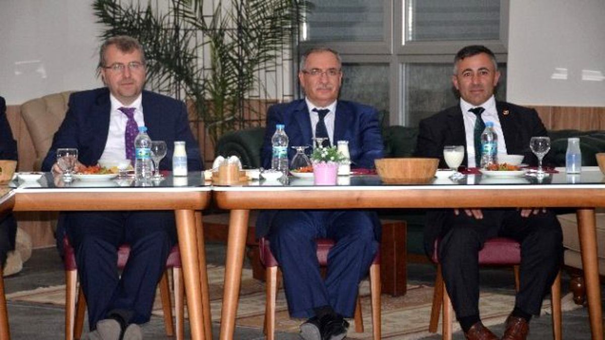 Protokol Üyeleri İl Genel Meclis Başkanının Yemeğinde Buluştu
