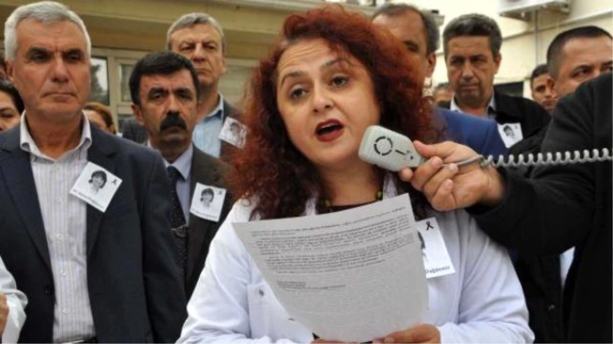 Samsun\'da Kadın Doktorun Öldürülmesi, Manisa\'da Protesto Edildi