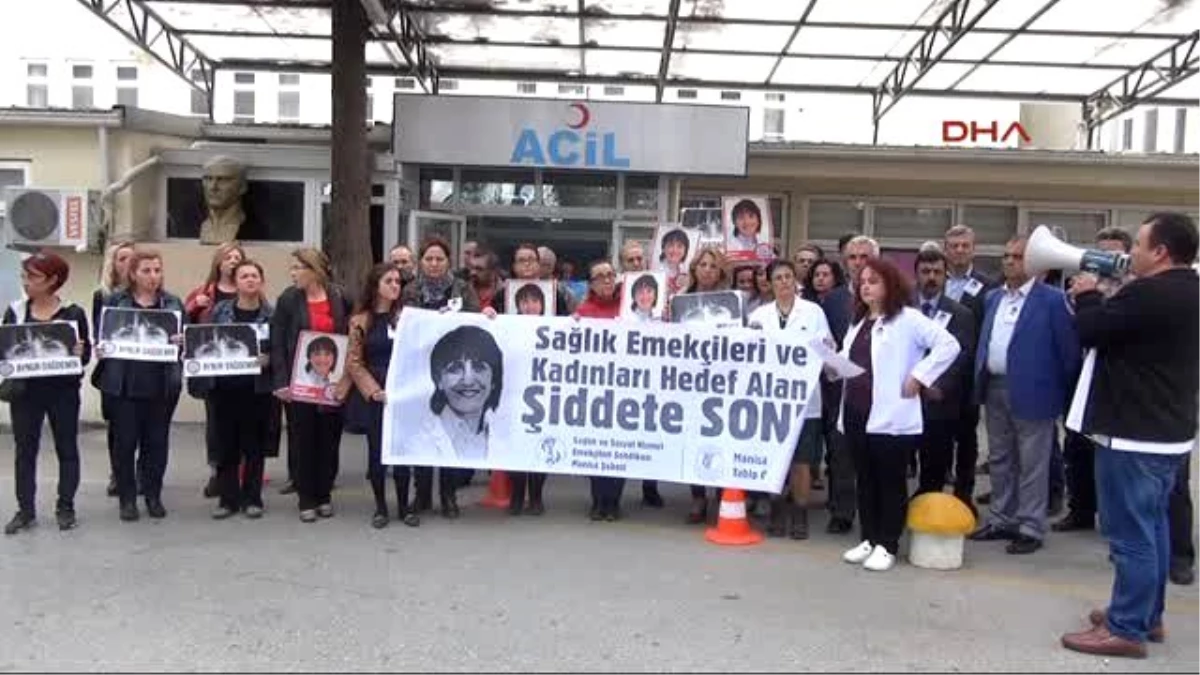 Samsun\'da Kadın Doktorun Öldürülmesi Manisa\'da Protesto Edildi