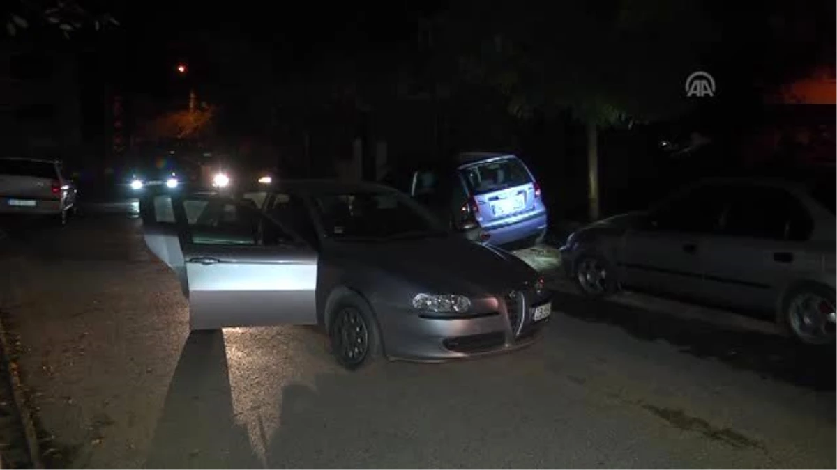 Sancaktepe\'de Durdurulan Otomobilde Bir Kişi Polise Ateş Açtı