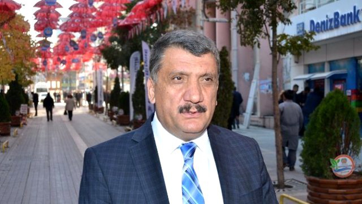 Şemsiye Sokak, Öğretmenlere Özel Özlü Sözlerle Donatıldı