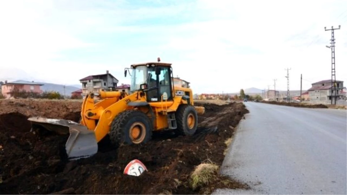 Tatvan Belediyesi\'nden Yol Genişletme Çalışması