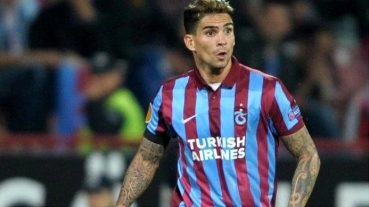 Trabzonspor\'da Carl Medjani\'nin Sözleşmesi Feshedildi