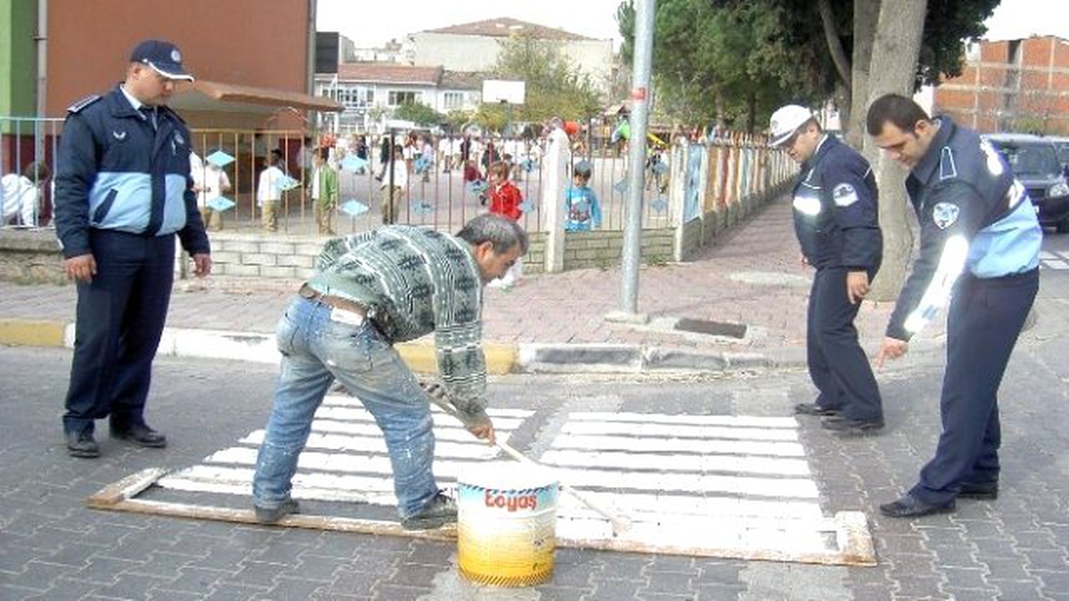 Trafik Levha ve Yol Çizgileri Yenileniyor