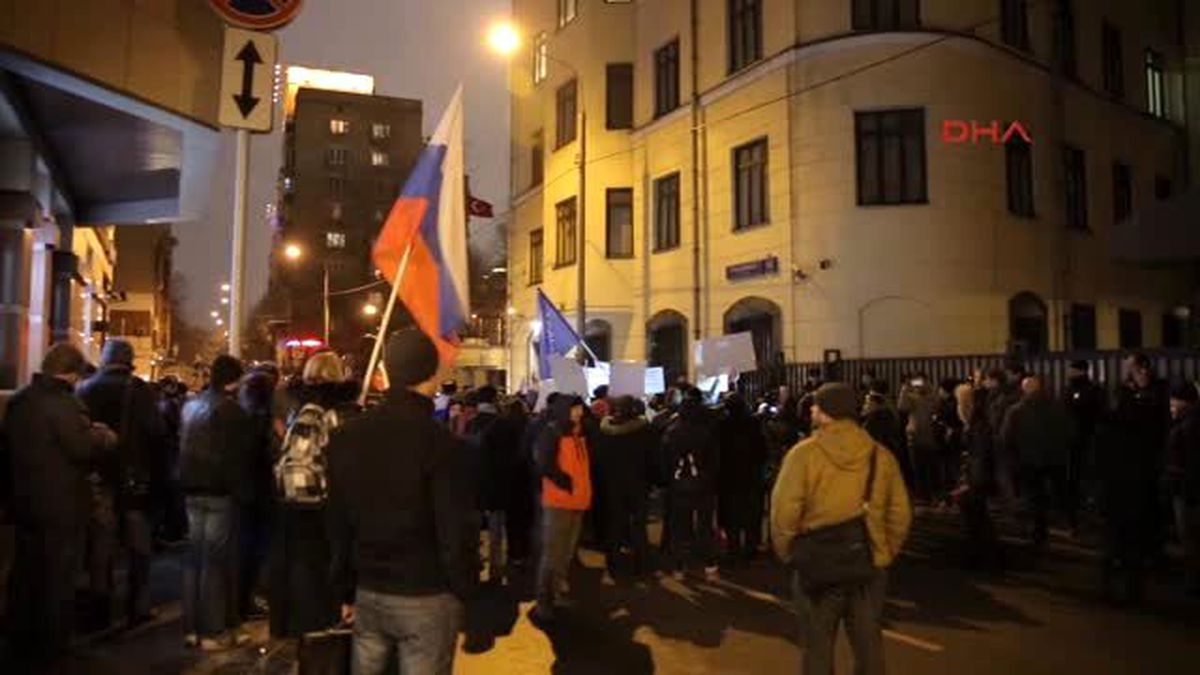 Türkiye\'nin Moskova Büyükelçiliği Önünde Protesto