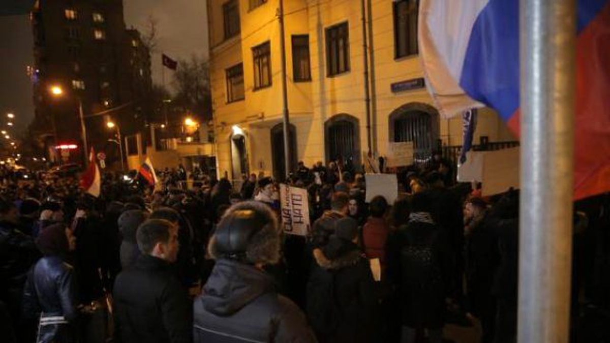 Türkiye\'nin Moskova Büyükelçiliği Önünde Protesto