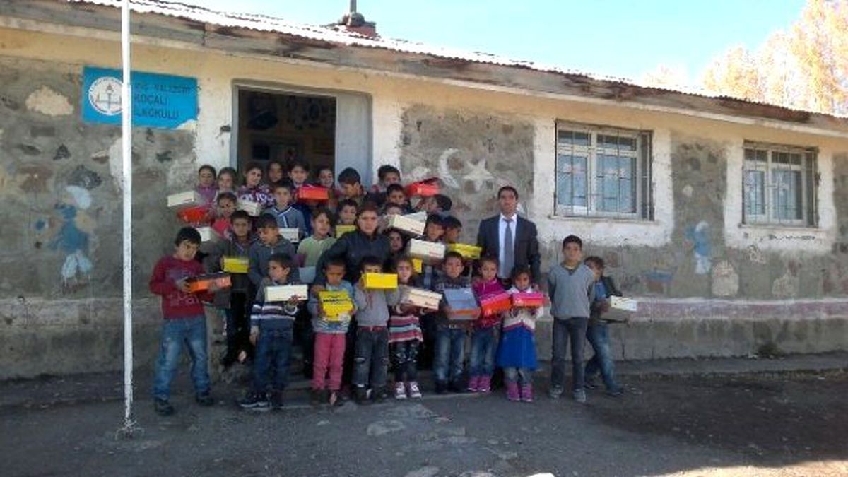 Ücretli Köy Öğretmeninden Örnek Davranış