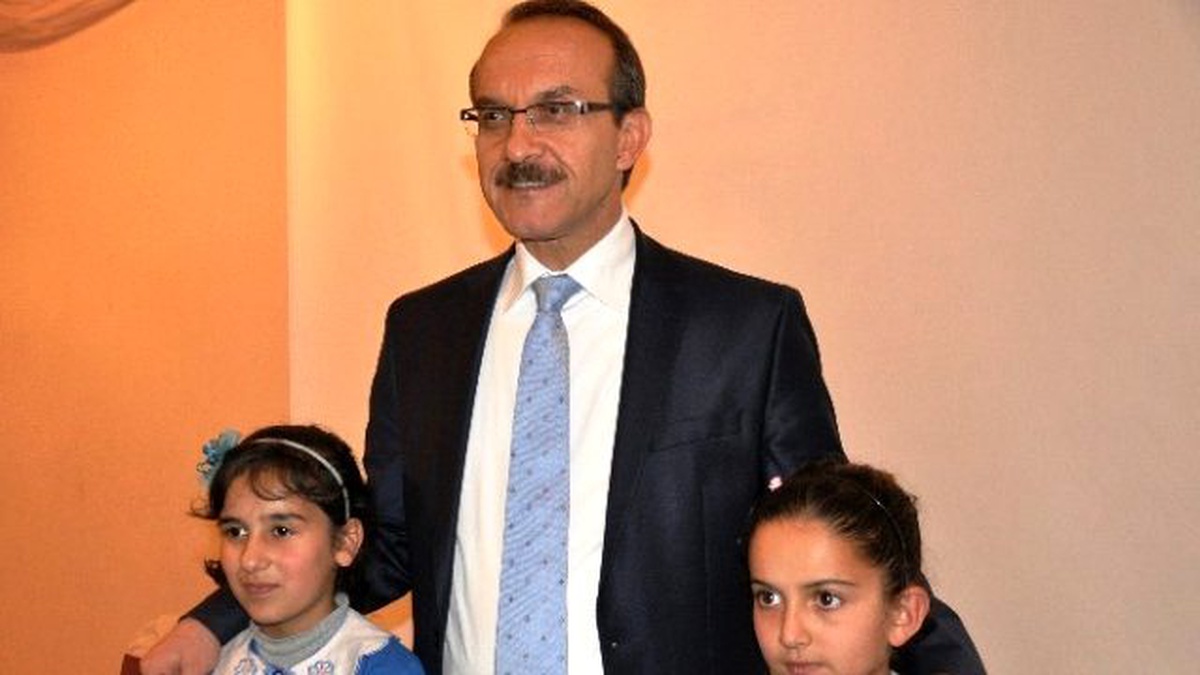 Vali Yavuz Dereceye Giren Köy Öğrencilerini Tebrik Etti