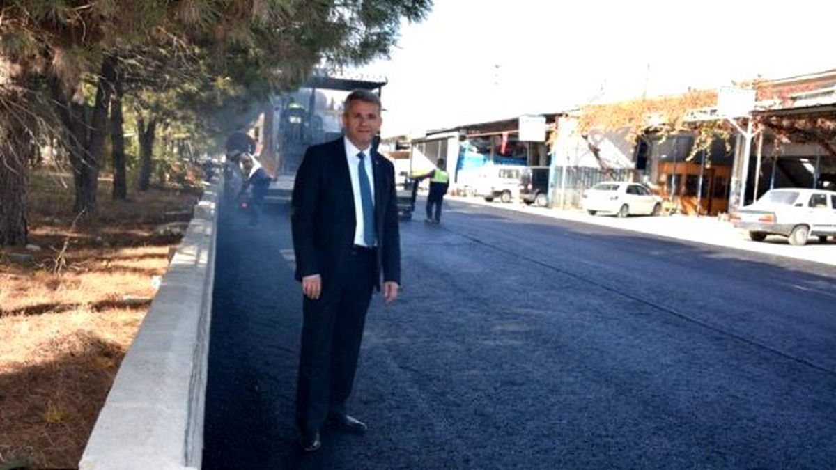 Acıpayam\'da Asfalt Çalışmaları Devam Ediyor