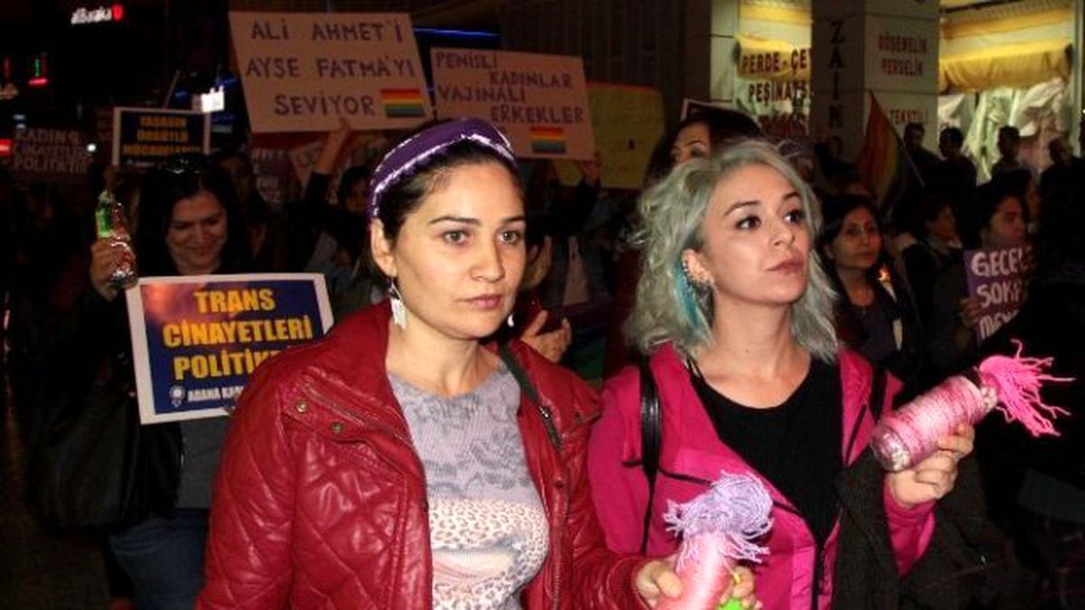 Adana\'da Kadınlardan Şiddete Karşı Mücadele Yürüyüşü