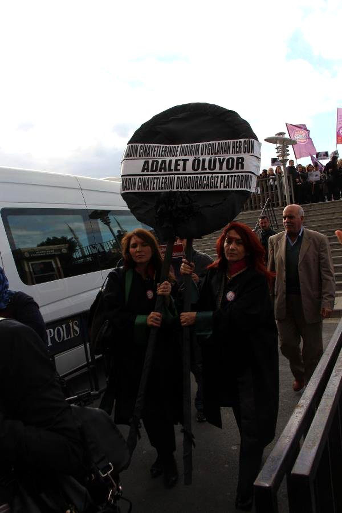 Adliye Önünde Kadın Cinayetlerinde "İndirim" Protestosu