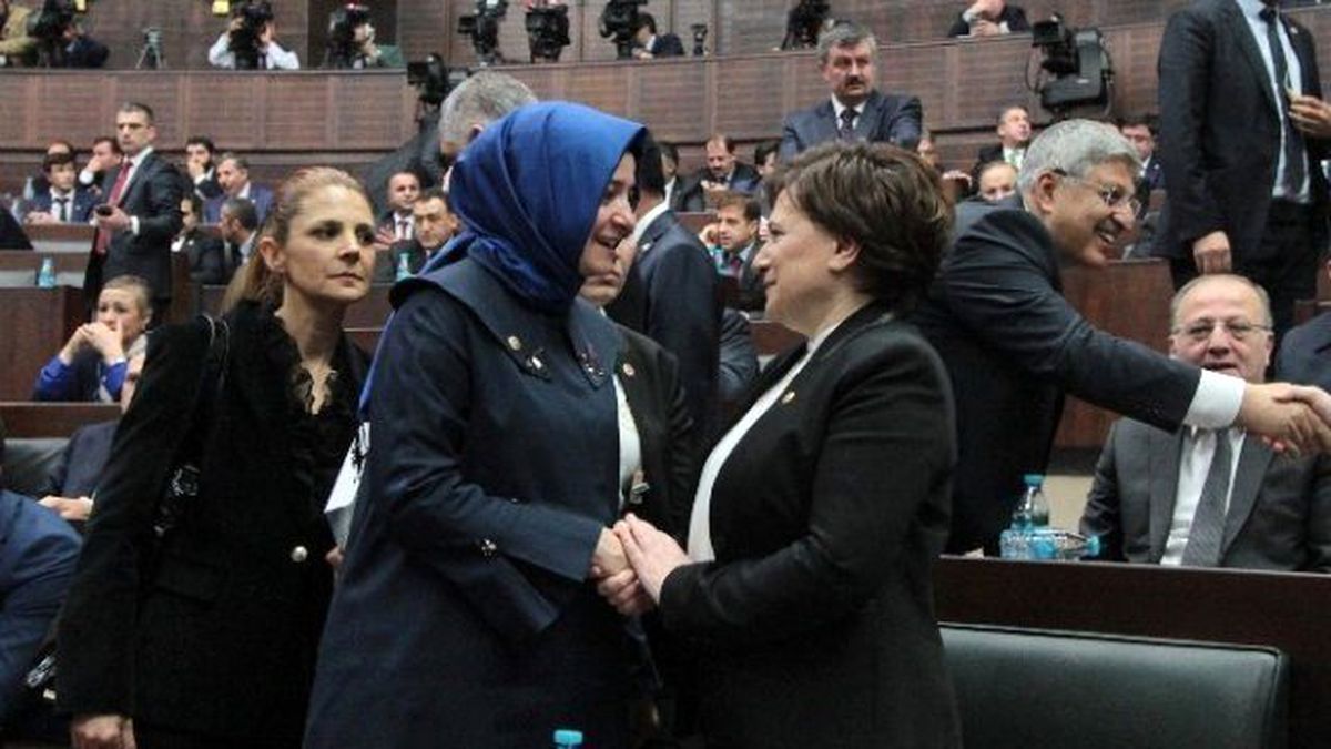 AK Parti Grup Toplantısında Yeni Bakanlara Büyük İlgi