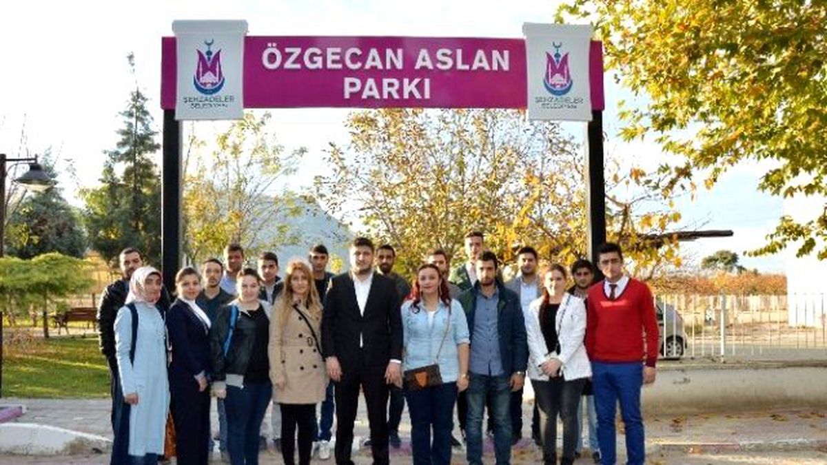 Ak Partili Gençler Özgecan\'ı Unutmadı