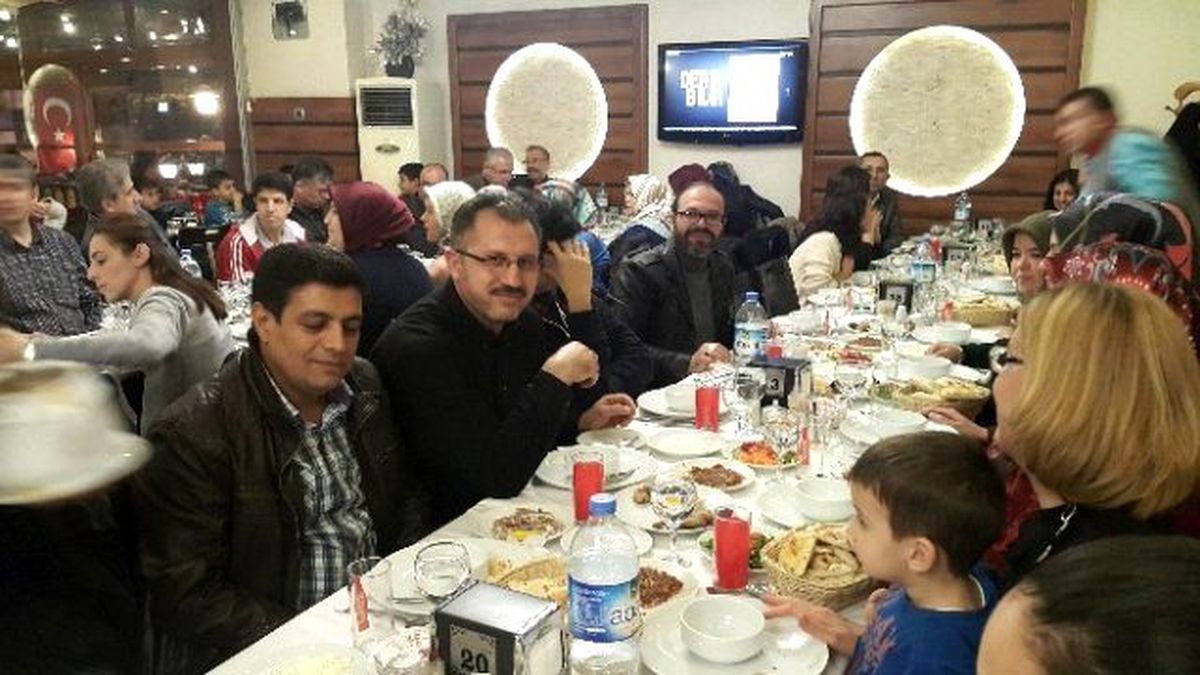 Aksaray\'da Öğretmenler Yemekte Bir Araya Geldiler