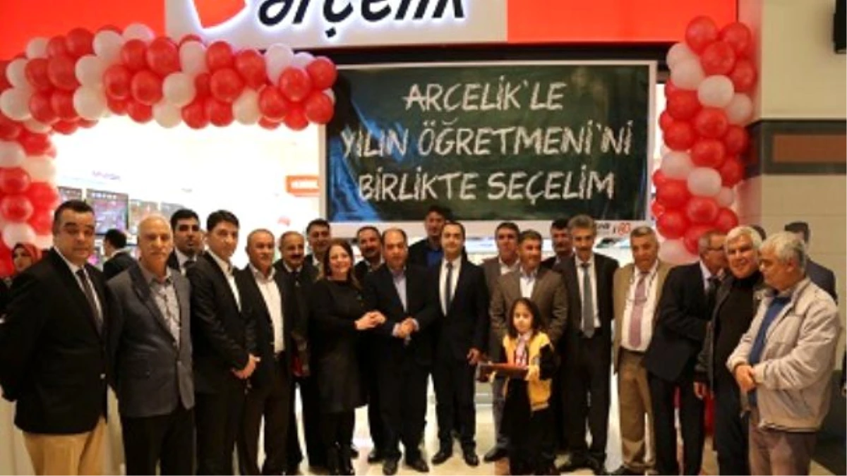 Arçelik Diyarbakır\'da Yılın Emekli Öğretmenlerini Seçti