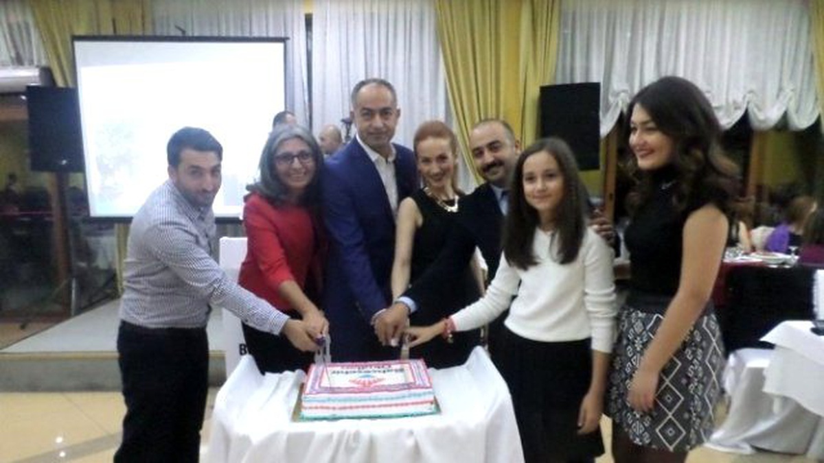 Bahçeşehir Öğretmenler Gününü Ayvalık\'ta Kutladı