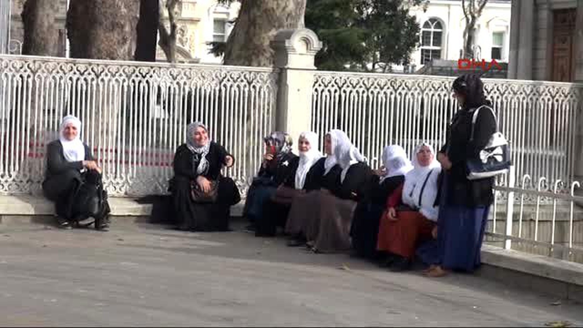 Barış Anneleri" ile Polis Arasında Pankart Arbedesi