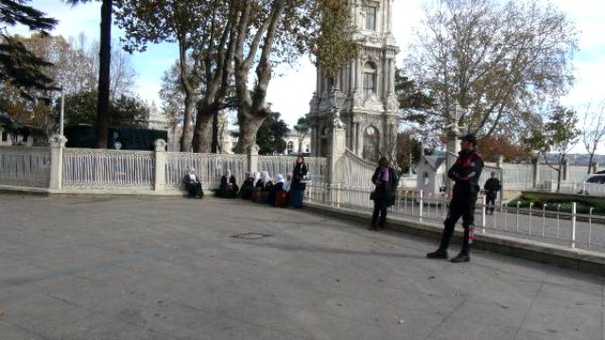 Barış Anneleri" ile Polis Arasında Pankart Arbedesi