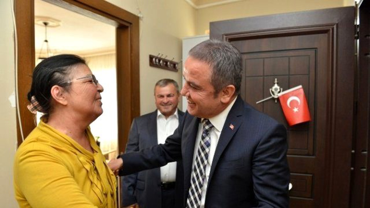 Başkan Böcek\'ten 40 Yıl Sonra Sevindiren Ziyaret