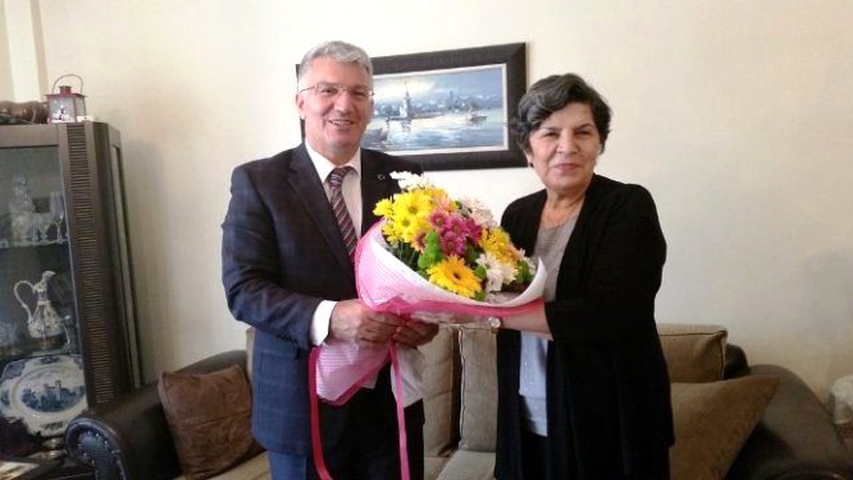 Başkan Vekili Özak\'tan Öğretmenine Anlamlı Ziyaret