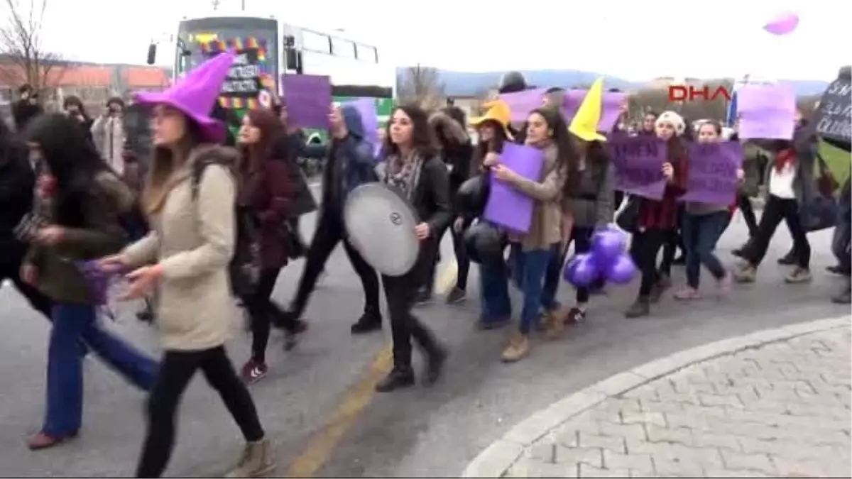 Bolu - Üniversitelilerden Tefli Kadına Şiddet Protestosu